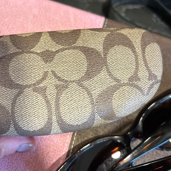 Coach Sunglassess with Case style #512013 - Picture 4 of 5